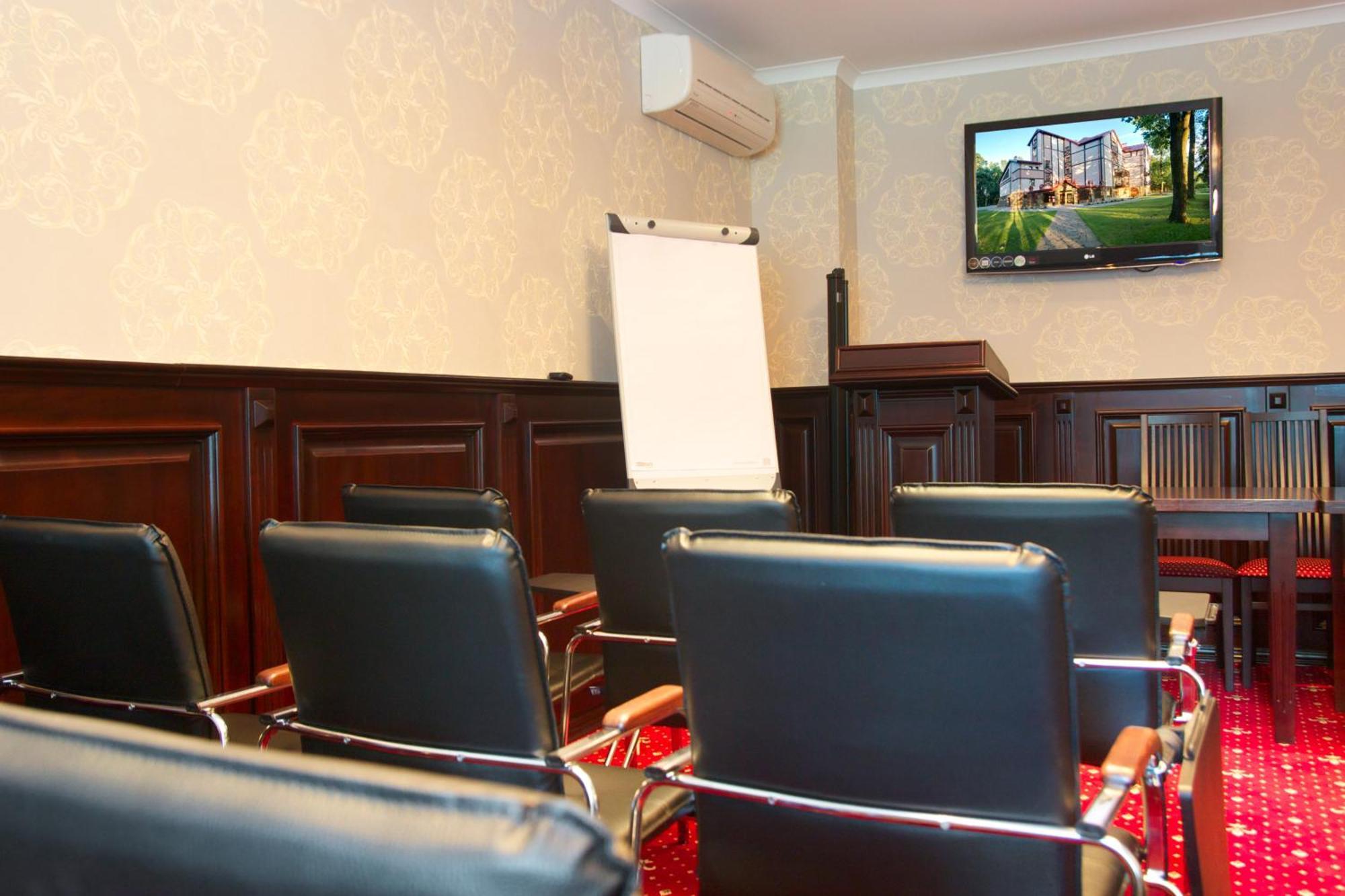 Sherwood Hotel Dolgomostiska Zewnętrze zdjęcie