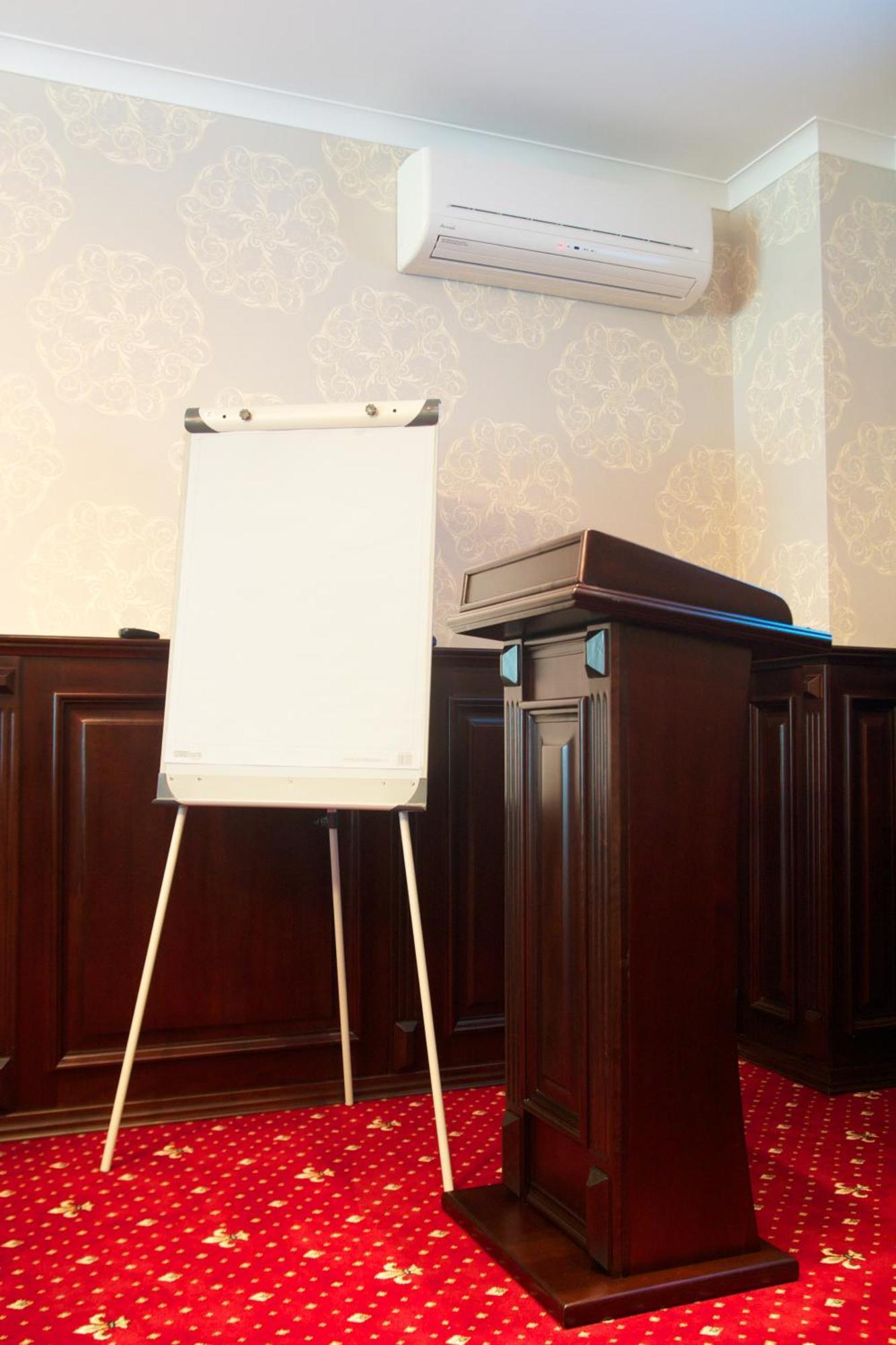 Sherwood Hotel Dolgomostiska Zewnętrze zdjęcie