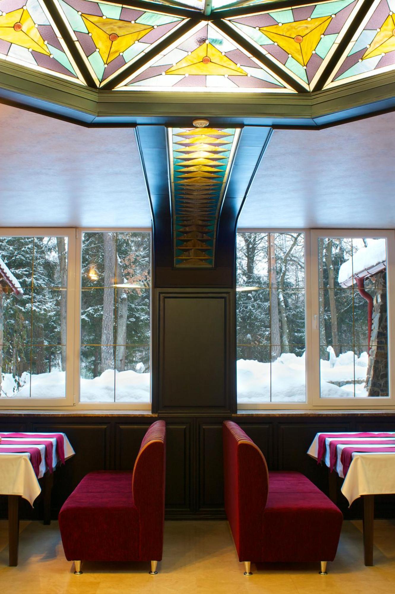 Sherwood Hotel Dolgomostiska Zewnętrze zdjęcie