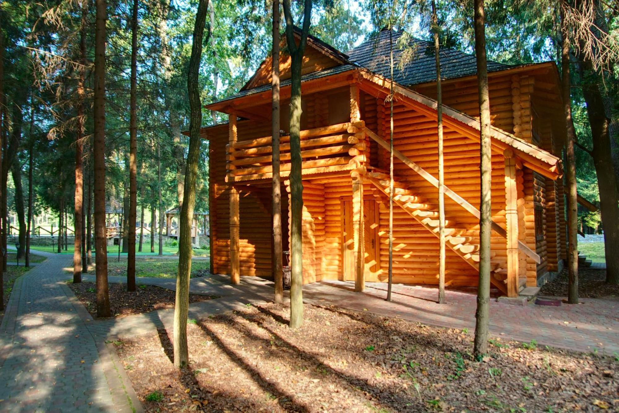 Sherwood Hotel Dolgomostiska Zewnętrze zdjęcie