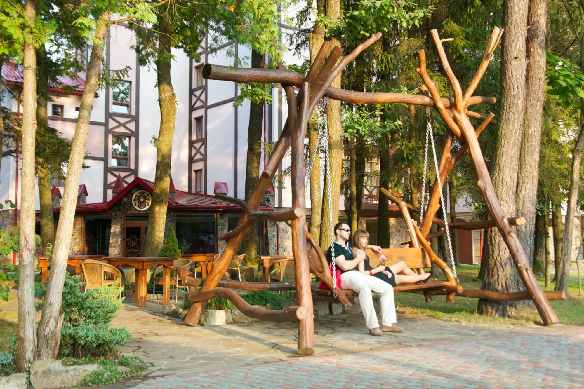 Sherwood Hotel Dolgomostiska Zewnętrze zdjęcie