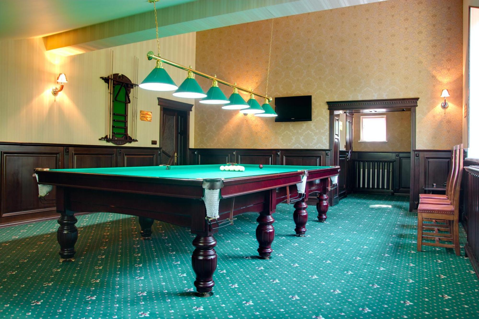 Sherwood Hotel Dolgomostiska Zewnętrze zdjęcie