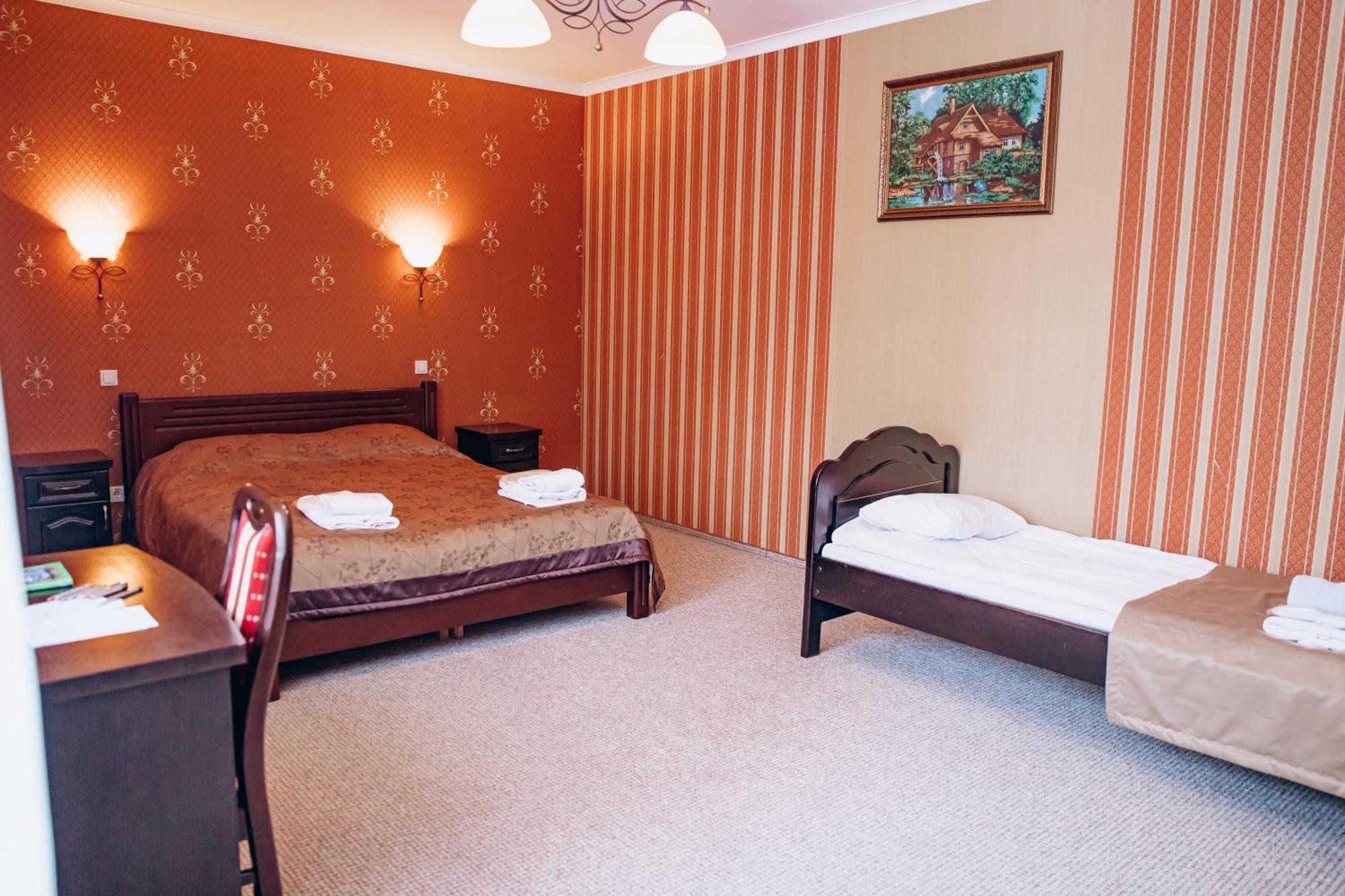 Sherwood Hotel Dolgomostiska Zewnętrze zdjęcie