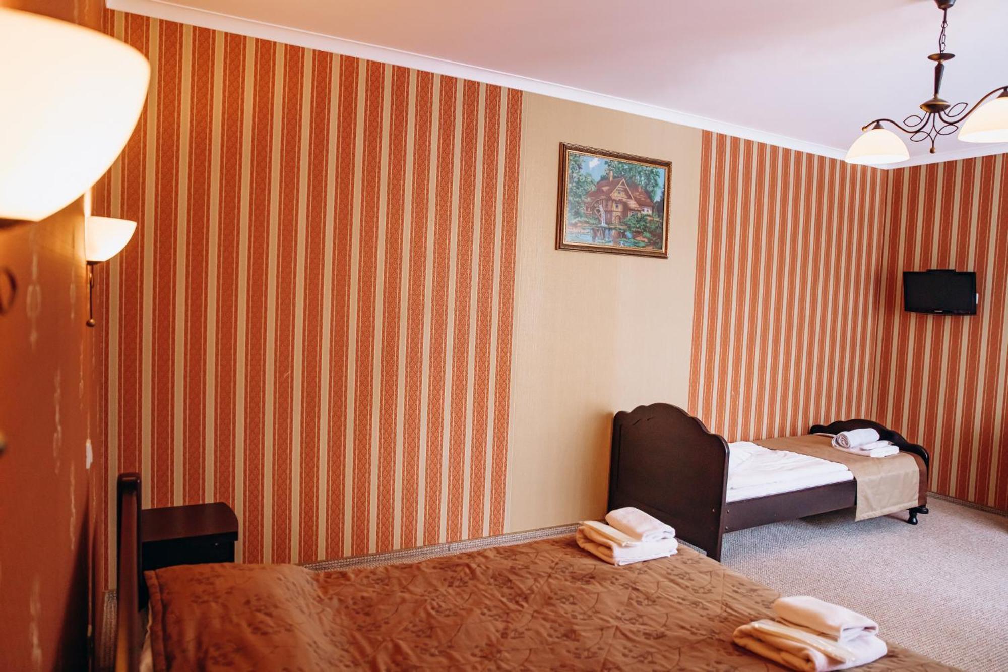 Sherwood Hotel Dolgomostiska Zewnętrze zdjęcie