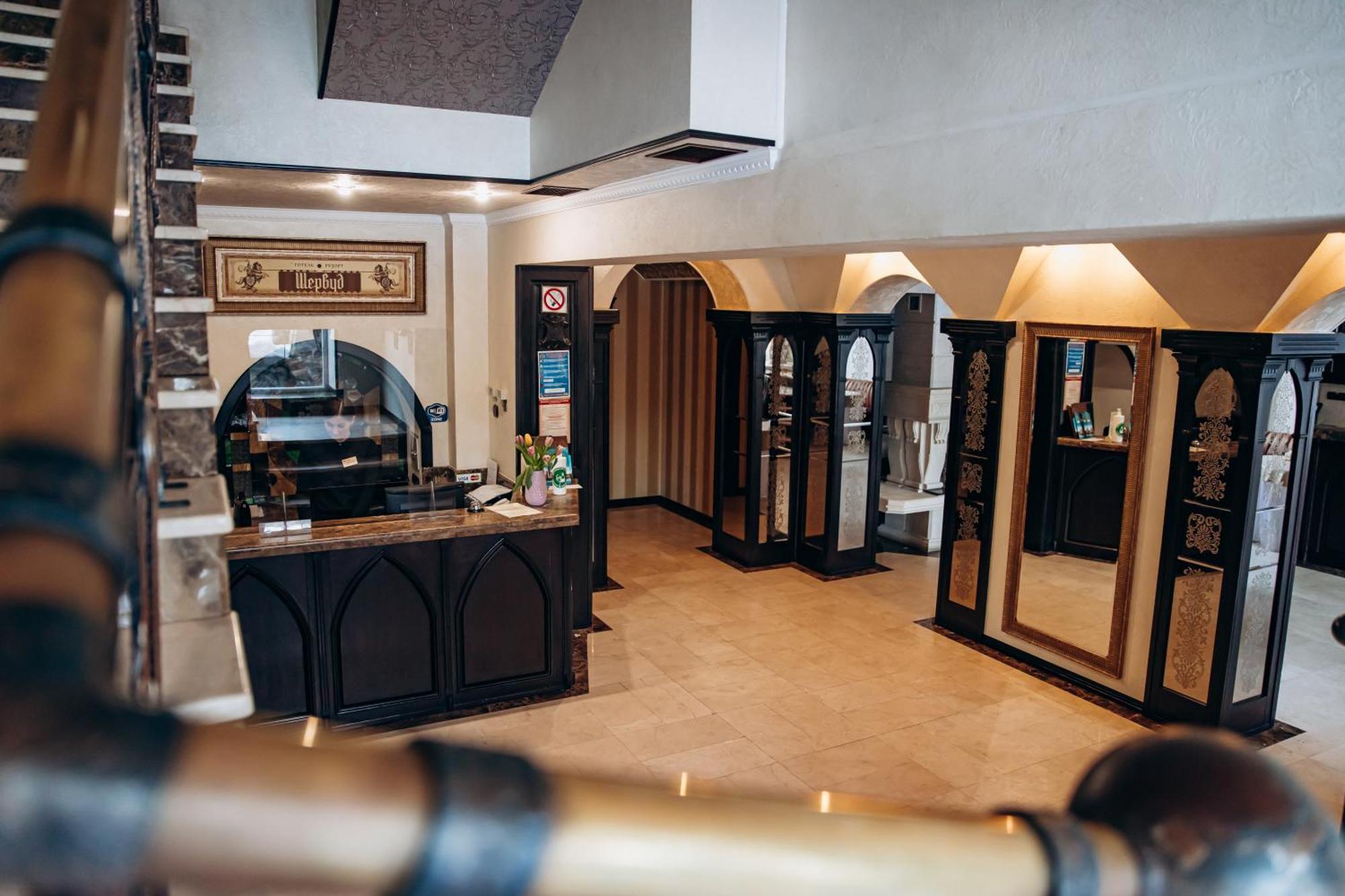 Sherwood Hotel Dolgomostiska Zewnętrze zdjęcie
